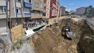 Adana'da aşırı yağış heyelana yol açtı , yol çöktü