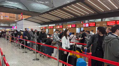 İstanbul havalimanlarında yoğunluk yaşanıyor