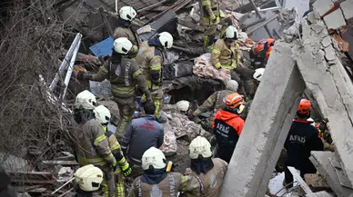 Fatih'te enkaz altında kalan 1 kişi kurtarıldı