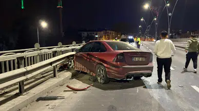 Kayseri'de kontrolden çıkan araç bariyerlere çarptı