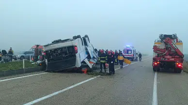 Adana'da yolcu otobüsü devrildi : Ölü ve yaralılar var !