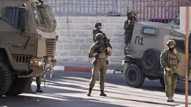 İsrail, Suriye'nin güneyinde 3 sivili alıkoydu