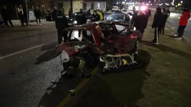 Malatya'da otomobilin çarptığı Tofaş hurdaya döndü : Yaralılar var