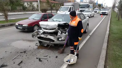 Malatya'da 2 otomobilin çarpışması sonucu 1 kişi yaralandı