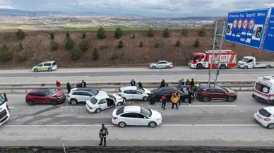 Kırıkkale'de 6 araçlı zincirleme kaza : Anne ve 2 çocuğu yaralandı