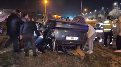 Kütahya-Afyonkarahisar yolunda kaza : Otomobilde sıkışan sürücüyü itfaiye kurtardı