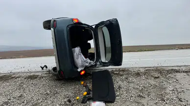 Çorum'da otomobil devrildi : 5 kişi yaralandı