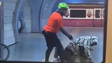İstanbul metrosunda tekmeli yumruklu kavga