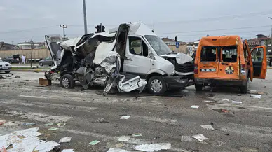 Freni patlayan tır öğrenci servisi dahil 7 aracı biçti, 18 yaralı!