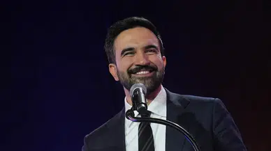 Mamdani, görevdeki ilk bayram namazını kıldı