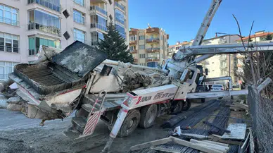 Uşak'ta beton pompası yan yattı : Altında kalan işçi öldü