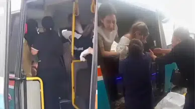 Hamile kadın minibüste doğum yaptı