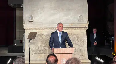 Bakan Ersoy, İstanbul'da Melek Heykeli Teslim Töreni'nde konuştu