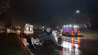 Pendik sahil yolunda kaza : Araç takla attı, 3 kişi yaralandı