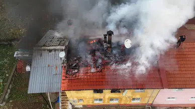 Bartın'da yangın : 2 katlı afet konutları alev alev yandı