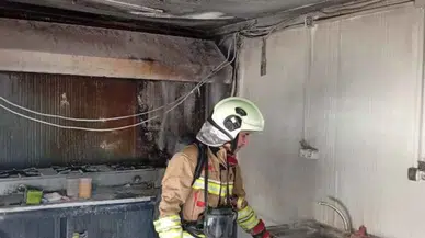 Hatay Defne’de korkutan iş yeri yangını : Alevler kısa sürede her yeri sardı