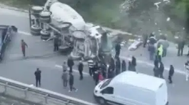Ümraniye'de beton mikseri yan yattı, sürücü yaralandı