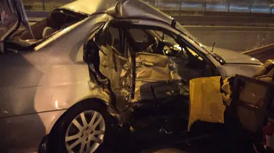 Kozyatağı Kavşağı’nda feci kaza: Bariyerlere çarpan sürücü ağır yaralandı