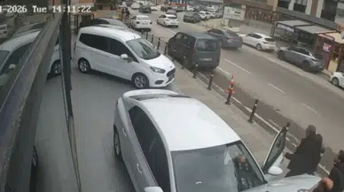 Pendik'te silahlı saldırı : Kaldırımda bekleyen 2 kişi yaralandı