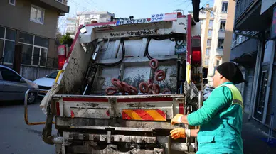 Bursa'da sağlıksız gıda denetimi : Küflenmiş 700 kilo sucuk imha edildi