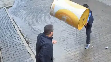 Afyonkarahisar’da akıllara durgunluk veren kavga : Varil, masa ve parke taşları havada uçuştu