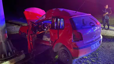 Burdur'da otomobil levhaya çarptı : Sürücü yaralandı