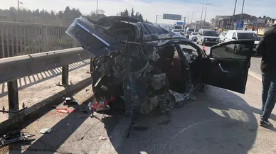 Balıkesir'de kaza : Refüje çarpan araç karşı şeride savruldu