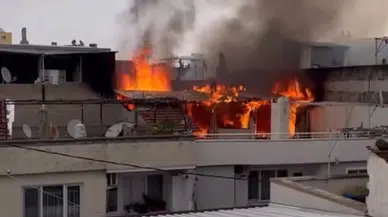 Bursa'da iki katlı binanın çatısında yangın çıktı