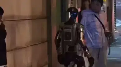 Çin'de ilginç olay : İnsansı robot gözaltına alındı !