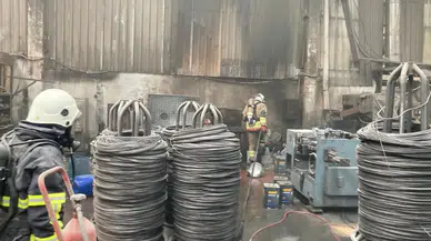Hatay Dörtyol'da tel fabrikasında yangın çıktı