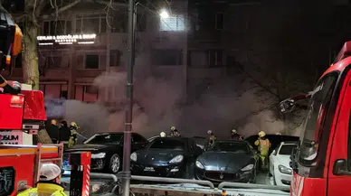 Beşiktaş’ta araç kiralama şirketinde yangın : 100 milyonluk 15 araç küle döndü