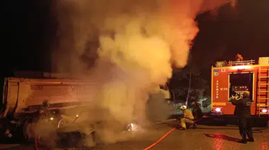 Hatay’da park halindeki otomobil yandı : Araç kullanılamaz hale geldi