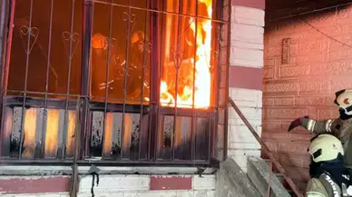 Avcılar’da korkutan bina yangını : Mahsur kalan 20 kişi kurtarıldı