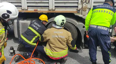 Hatay'da feci iş kazası : Tamir ettiği tırın altında kalan şoför hayatını kaybetti