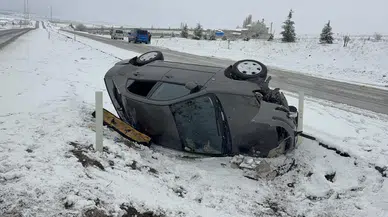 Yozgat'ta otomobil yan yattı : 4 kişi yaralandı