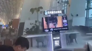 Endonezya’da havalimanında korku dolu anlar : Tavan yolcuların üzerine çöktü