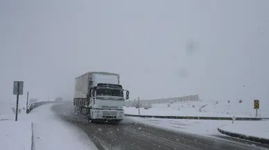 Tokat - Sivas kara yolunda kar : 30 santimetreye çıktı