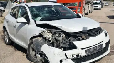 Karabük’te iki otomobil çarpıştı : 3 kişi yaralandı