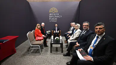 Bakan Kacır, 5. Antalya Diploması Forumu’nda üst düzey isimlerle görüştü