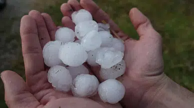 Gaziantep'te ceviz büyüklüğünde dolu yağdı , kentte panik yaşandı