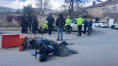 Erzincan'da motosiklet ile otomobil çarpıştı : 1 sürücü yaralandı