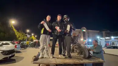 Eskişehir'de motosikleti bağlanan sürücü ceza tutanağı ile poz verdi