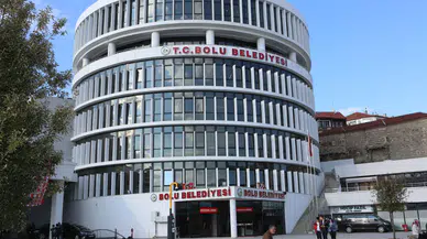 Bolu Belediyesi'ne operasyon : Jandarma ekipleri binada arama yapıyor