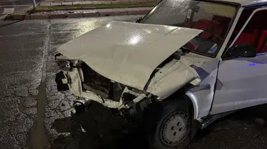 Kayseri'de otomobiller çarpıştı : Tofaş, kağıt gibi ezildi