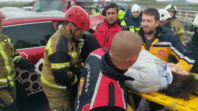 Yalova'da otomobil ile tır çarpıştı : Çok sayıda yaralı var