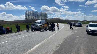 Yozgat'ta iki otomobil çarpıştı : 4 kişi yaralandı