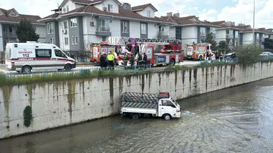 Kocaeli'de kamyonet dereye düştü : Sürücü hayatını kaybetti