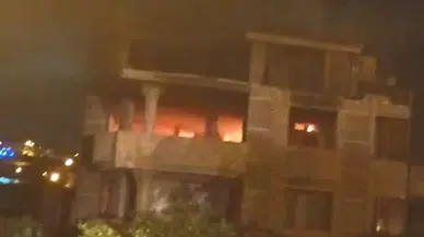 Hatay Samandağ'da yangın : Metruk bina alev alev