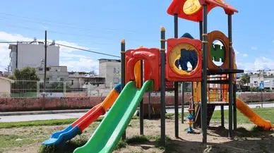 Mersin'de çocuk parkına saldırı : Oyun grupları yakıldı