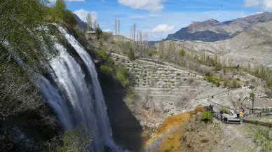 Erzurum'da bahar : Tortul Şelalesi coştu